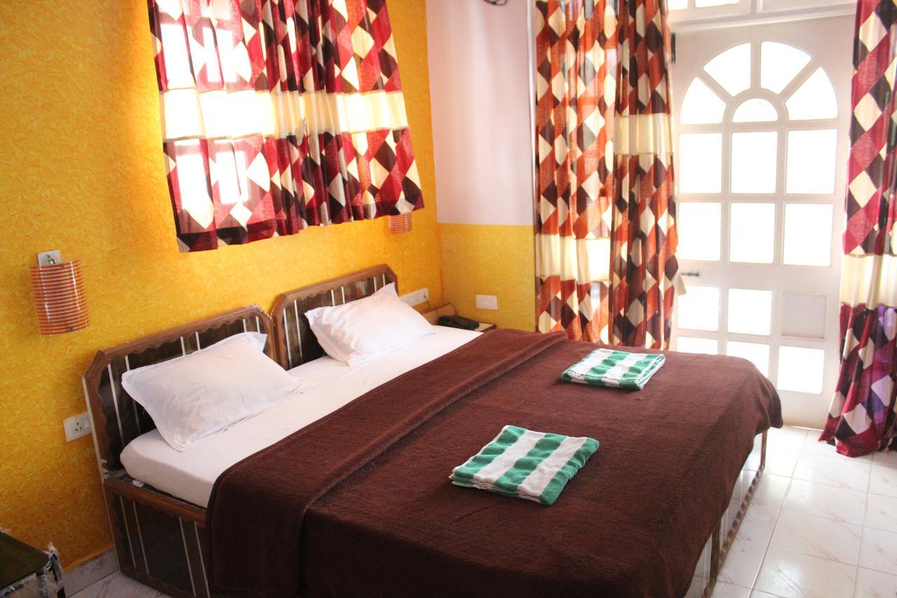 Hotel Natasha Panadzsi Kültér fotó