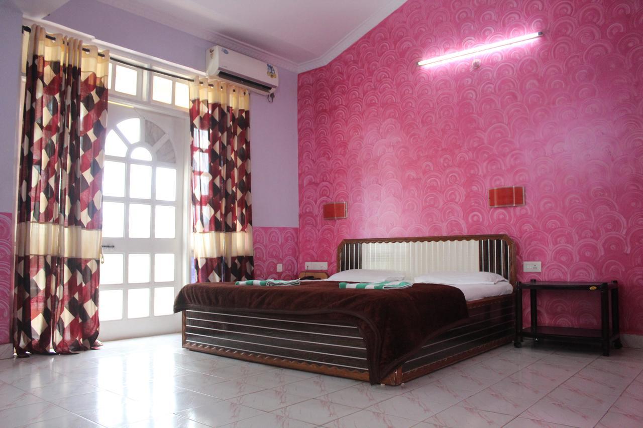 Hotel Natasha Panadzsi Kültér fotó