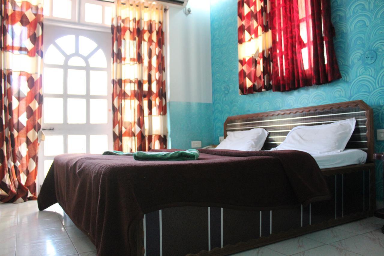 Hotel Natasha Panadzsi Kültér fotó