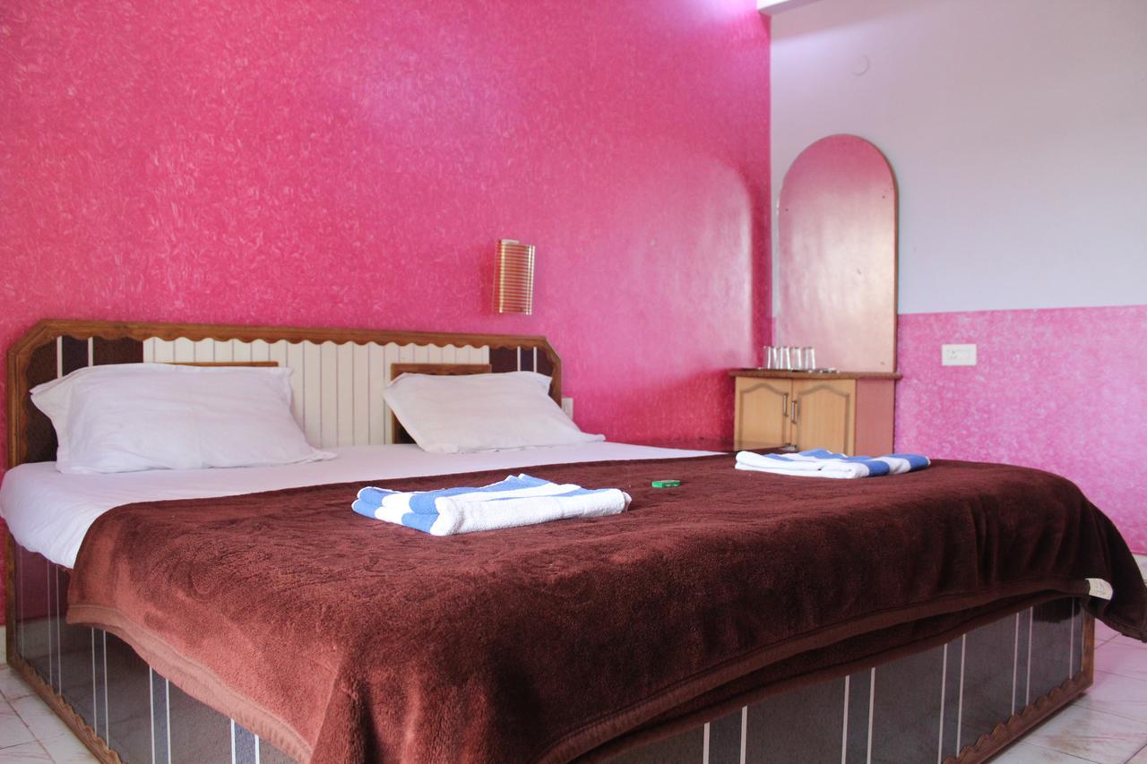 Hotel Natasha Panadzsi Kültér fotó