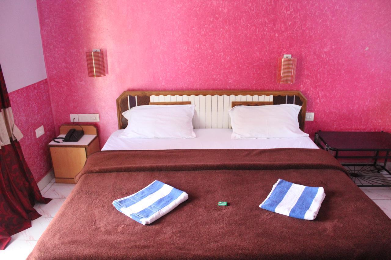 Hotel Natasha Panadzsi Kültér fotó