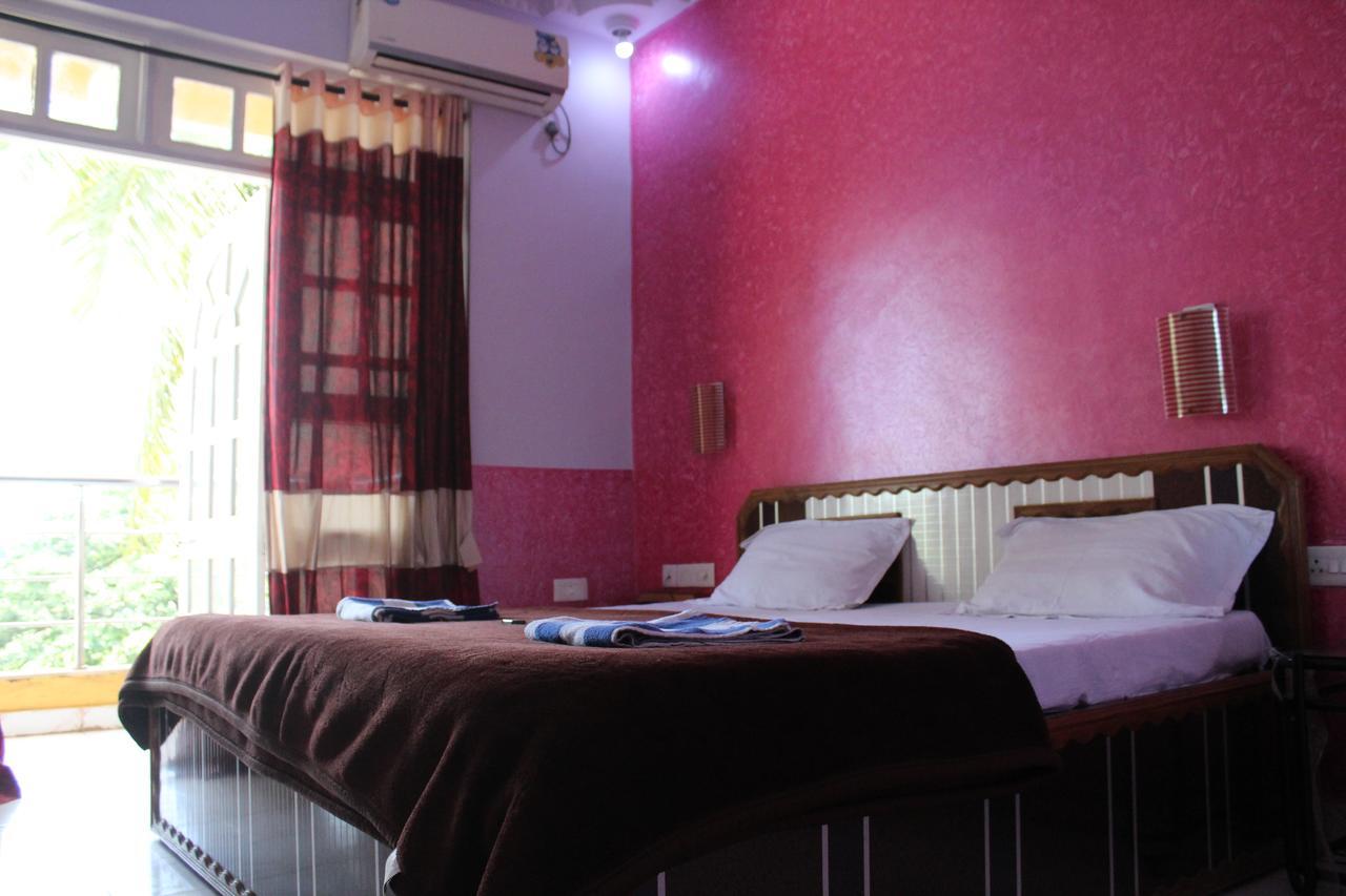 Hotel Natasha Panadzsi Kültér fotó