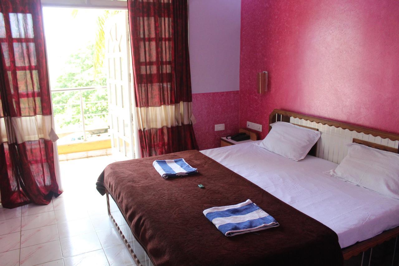 Hotel Natasha Panadzsi Kültér fotó