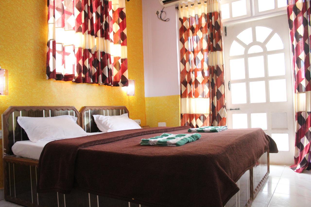 Hotel Natasha Panadzsi Kültér fotó